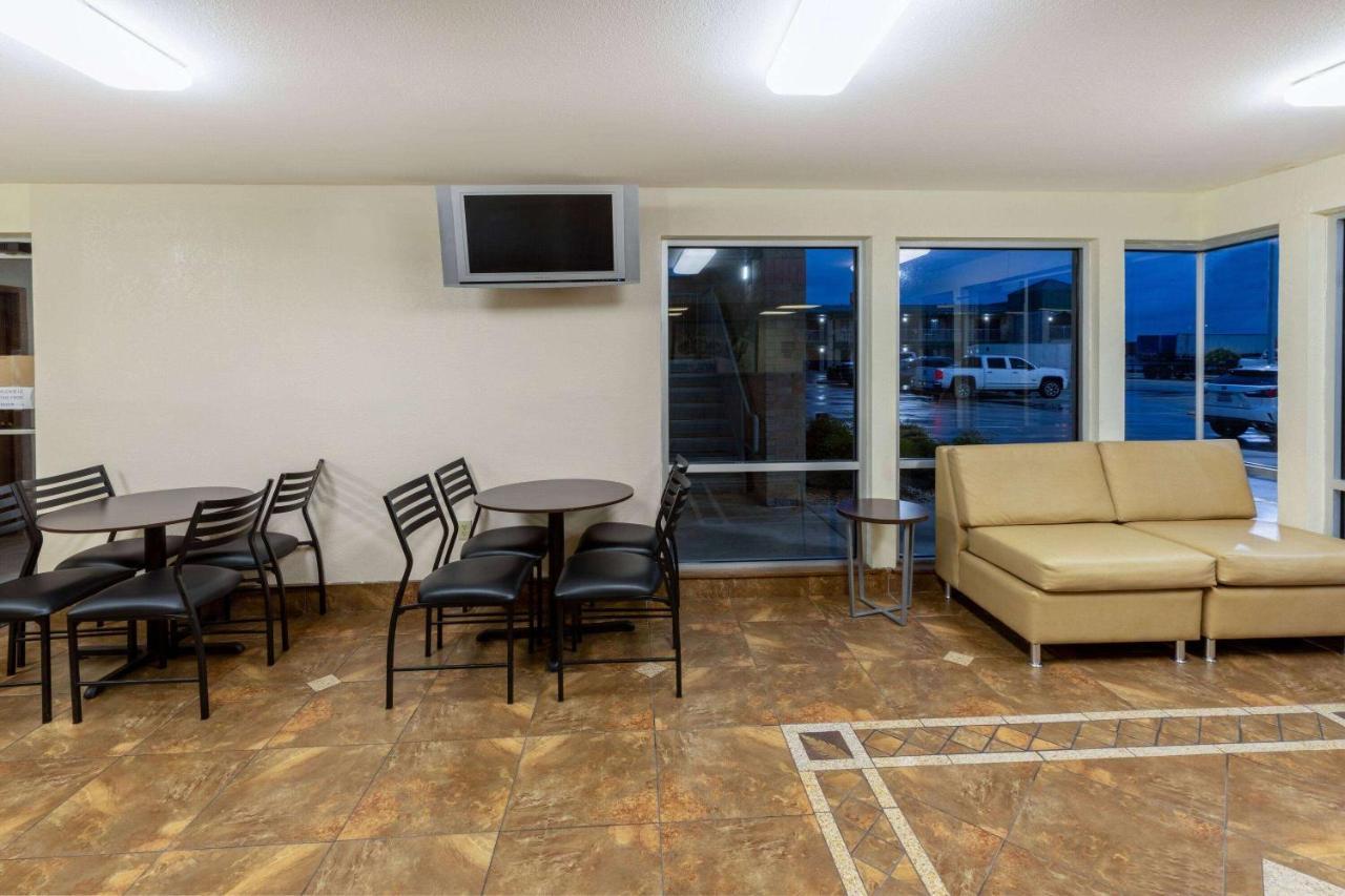 Super 8 By Wyndham Seguin Hotel Buitenkant foto