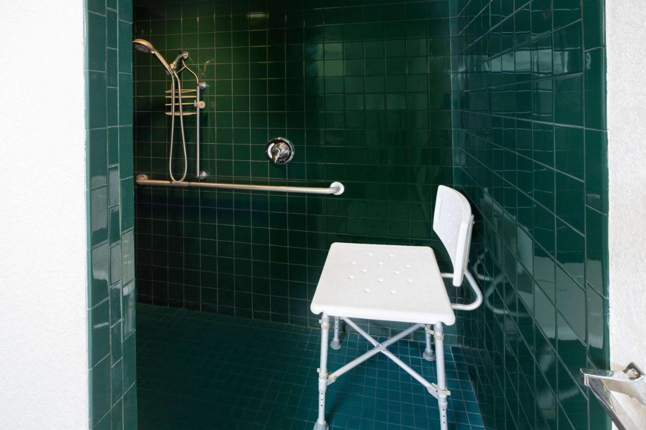 Super 8 By Wyndham Seguin Hotel Buitenkant foto