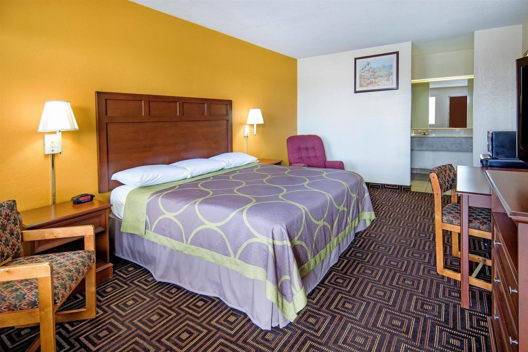 Super 8 By Wyndham Seguin Hotel Buitenkant foto