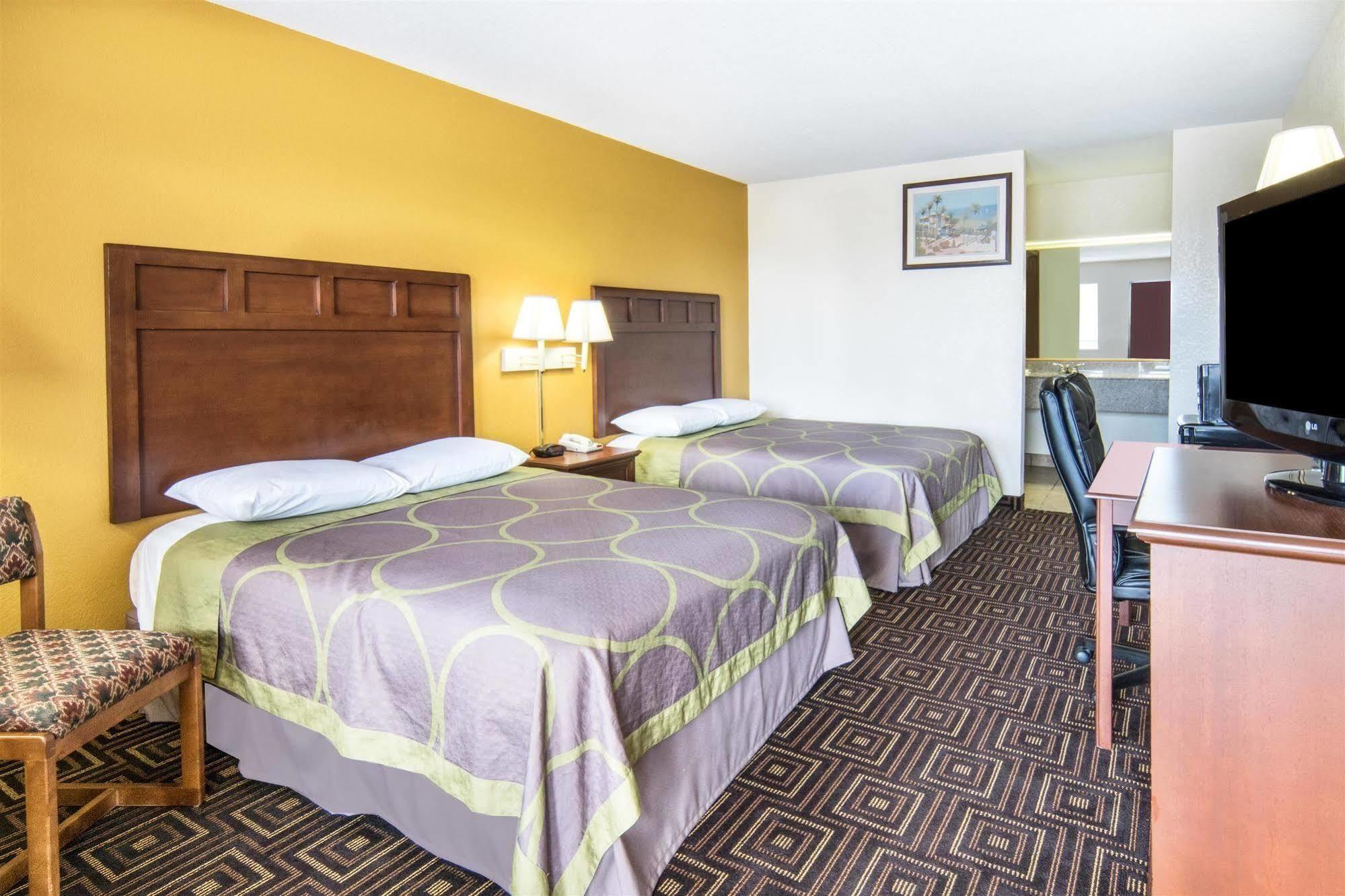 Super 8 By Wyndham Seguin Hotel Buitenkant foto