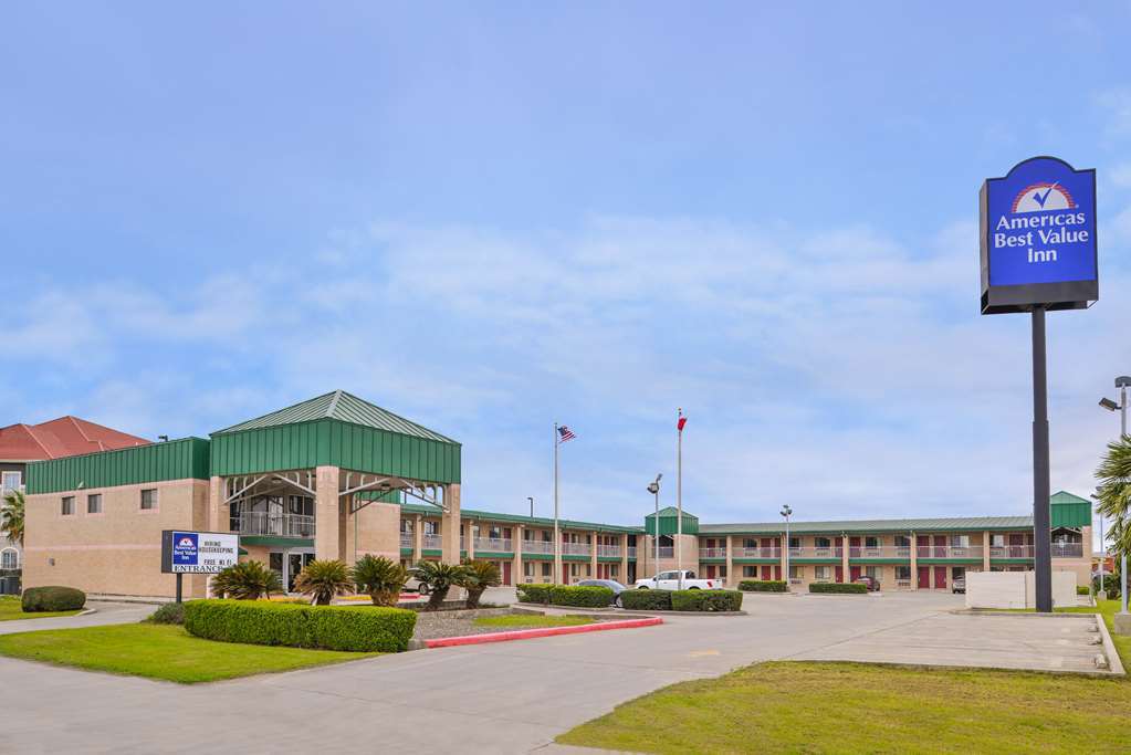 Super 8 By Wyndham Seguin Hotel Buitenkant foto